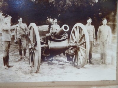 Royal Artillery field gun with crew, early Edwardian period.