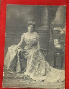 Lady Curzon, Vicereine of India, photogrpahed at the time of the 1903 Delhi Durbar Lady Curzon, Vicereine of India, photogrpahed at the time of the 1903 Delhi Durbar