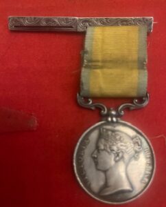 Decorative suspension bar for two medals, white metal.