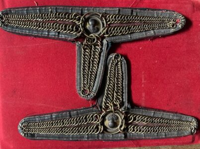 A pair of HEIC Grenadier infantry officer's wing style epaulettes, cicca 1830s A pair of HEIC Grenadier infantry officer's wing style epaulettes, cicca 1830s
