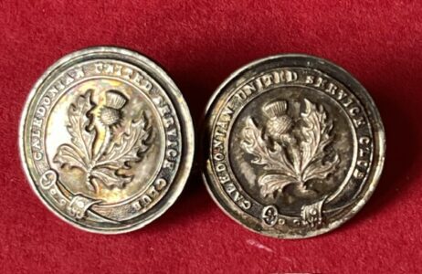 Caledonian United Service Club. A pair of 18mm silver plated buttons.