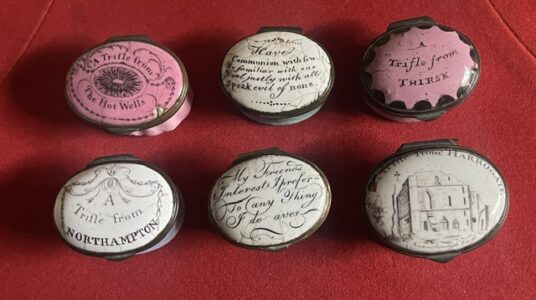 Bilston enamel trifle boxes, late George III period. Bilston enamel trifle boxes, late George III period.